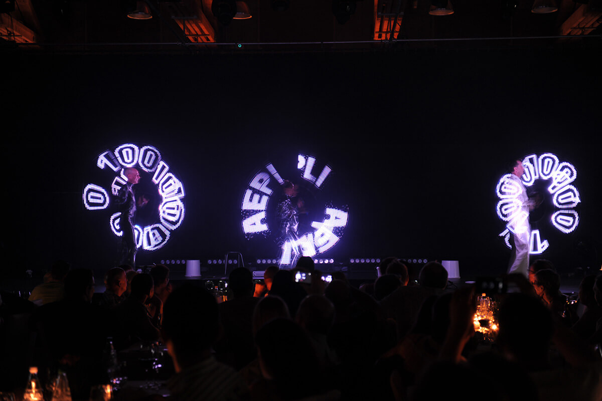 Lichtshow, 100-jähriges Aepli Stahl- und Metallbau Jubiläum, Event Design von EightyNine, Agentur für Corporate Design und Grafik in St. Gallen, Schweiz